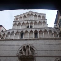 San Michele in Borgo - Particolare della facciata