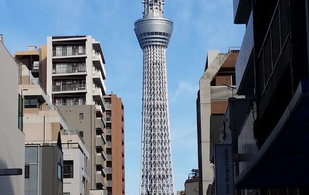 ホテルエントランス前からスカイツリーが見えます