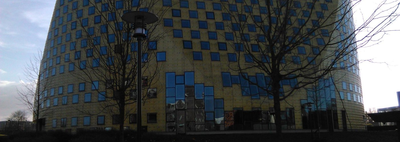 Stadhuis Hardenberg, velen vinden het lelijk, ik vind het mooi.