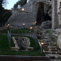 un percorso tra grotte e strapiombo sull'Aniene
