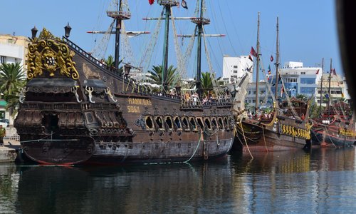 пиратский корабль