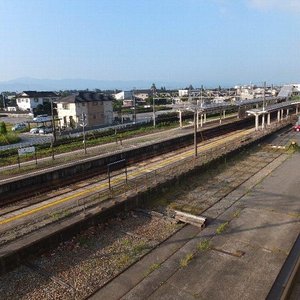 部屋からの眺め、目の前が駅のホームです。