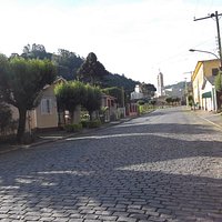 Igreja ao fundo
