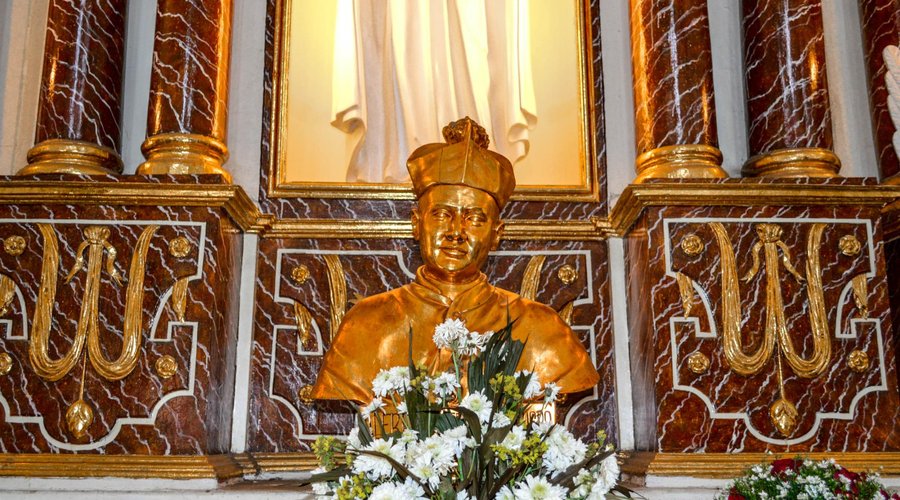 Tomb of Bishop Alfredo Versoza