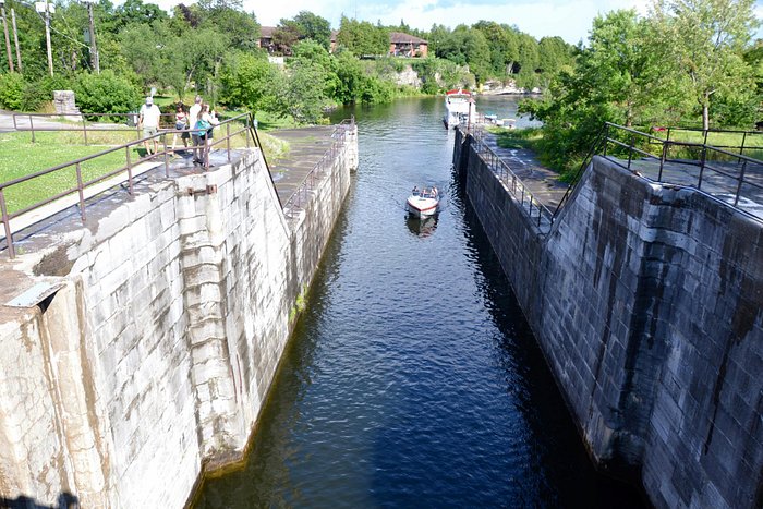 Boat entering the canal