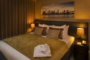 Room & Suite