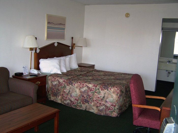 Welcome Inn Nightly and Extended Stay Rooms: Pictures & Reviews ...