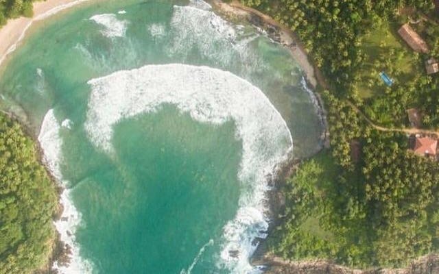 Hiriketiya Beach is simply amazing!!