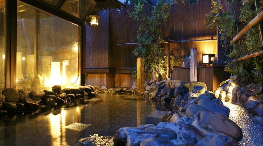 露天風呂付き大浴場　夜通しご利用可能