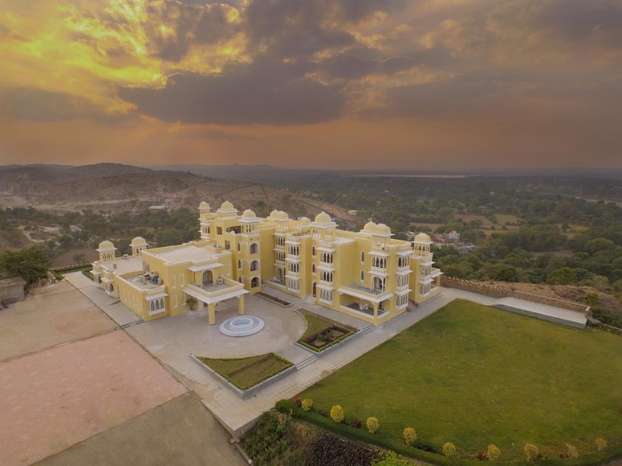 Jüsta Brij Bhoomi Resort, Nathdwara Parking: Pictures & Reviews ...