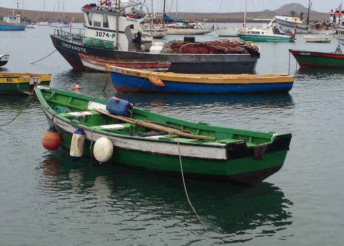 En spännande liten hamn att besöka om du vill se något genuint och äkta på Sal