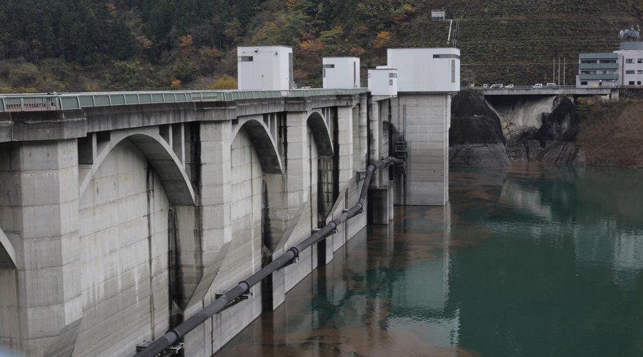 浦山ダム堤のアーチ