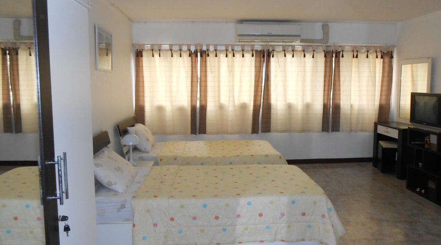Twin Bed Room