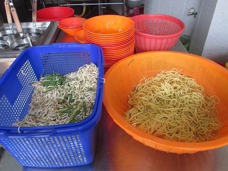 太麺、細麺、米粉麺など選べる