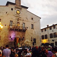 Piazza Matteotti, Cagli
