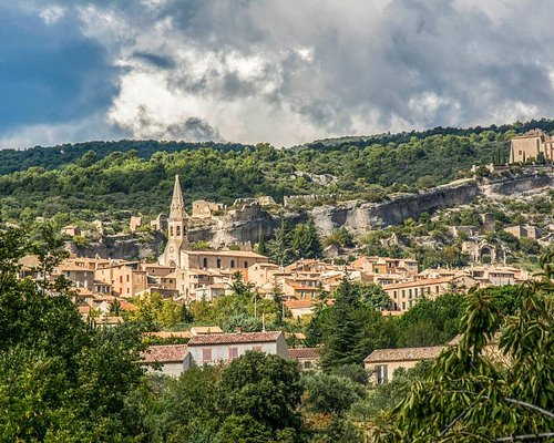 THE VILLAGE FETE : A MUST DO  Tourist Office in Apt in Luberon