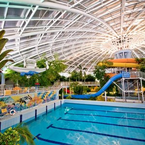 Aquaticum Debrecen Thermal and Wellness Hotel in Debrecen, image may contain: Corner, Home Decor, Hotel, Lamp