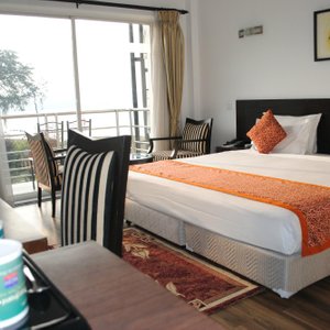 Waterfront Resort Lakeside, hotel in Pokhara