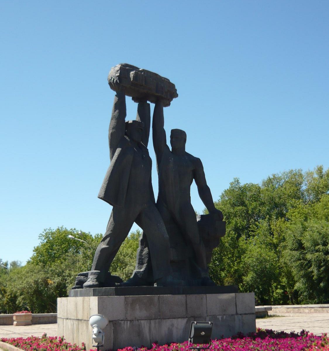 Памятник Шахтерская Слава в Караганде