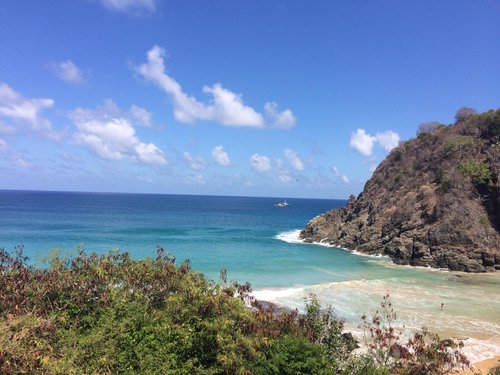 Filipinho aproveita dias em Fernando de Noronha para curtir a namorada