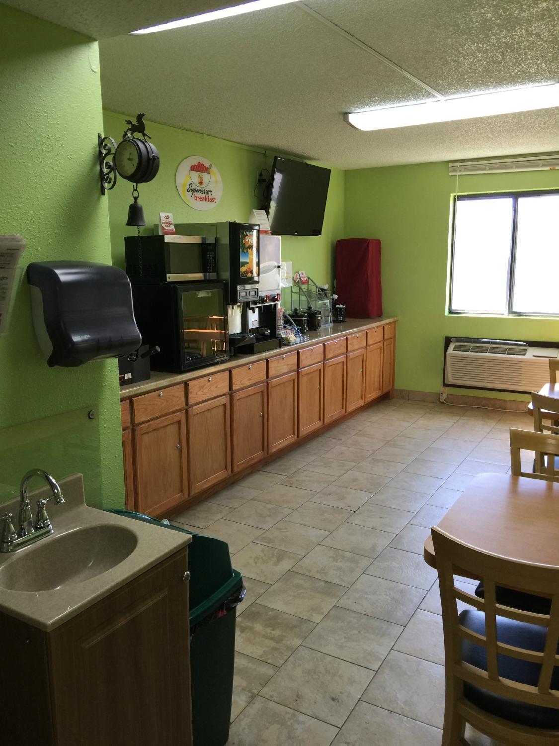 Hotel photo 49 of Super 8 by Wyndham Emporia.