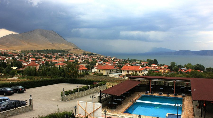 Πάρκινγκ και πισίνα