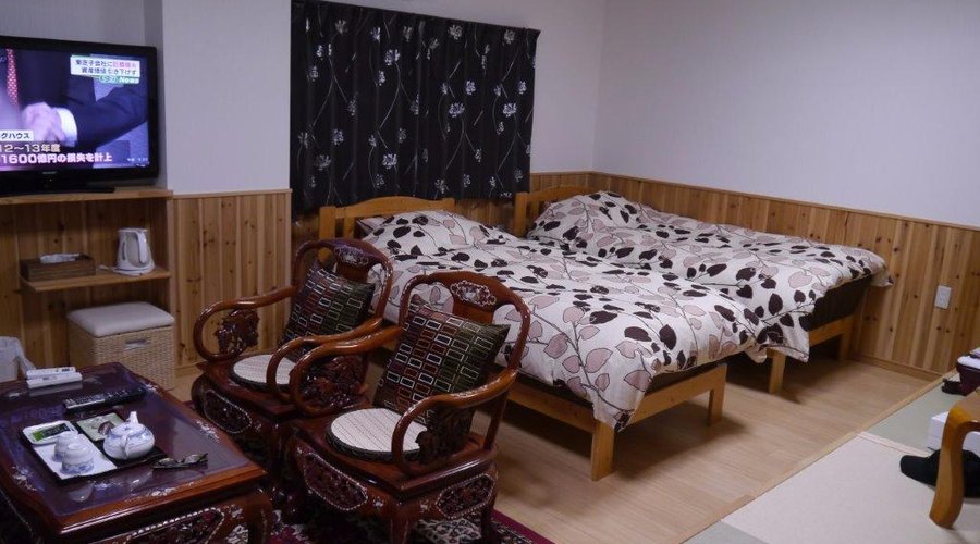 部屋は広い、ベット