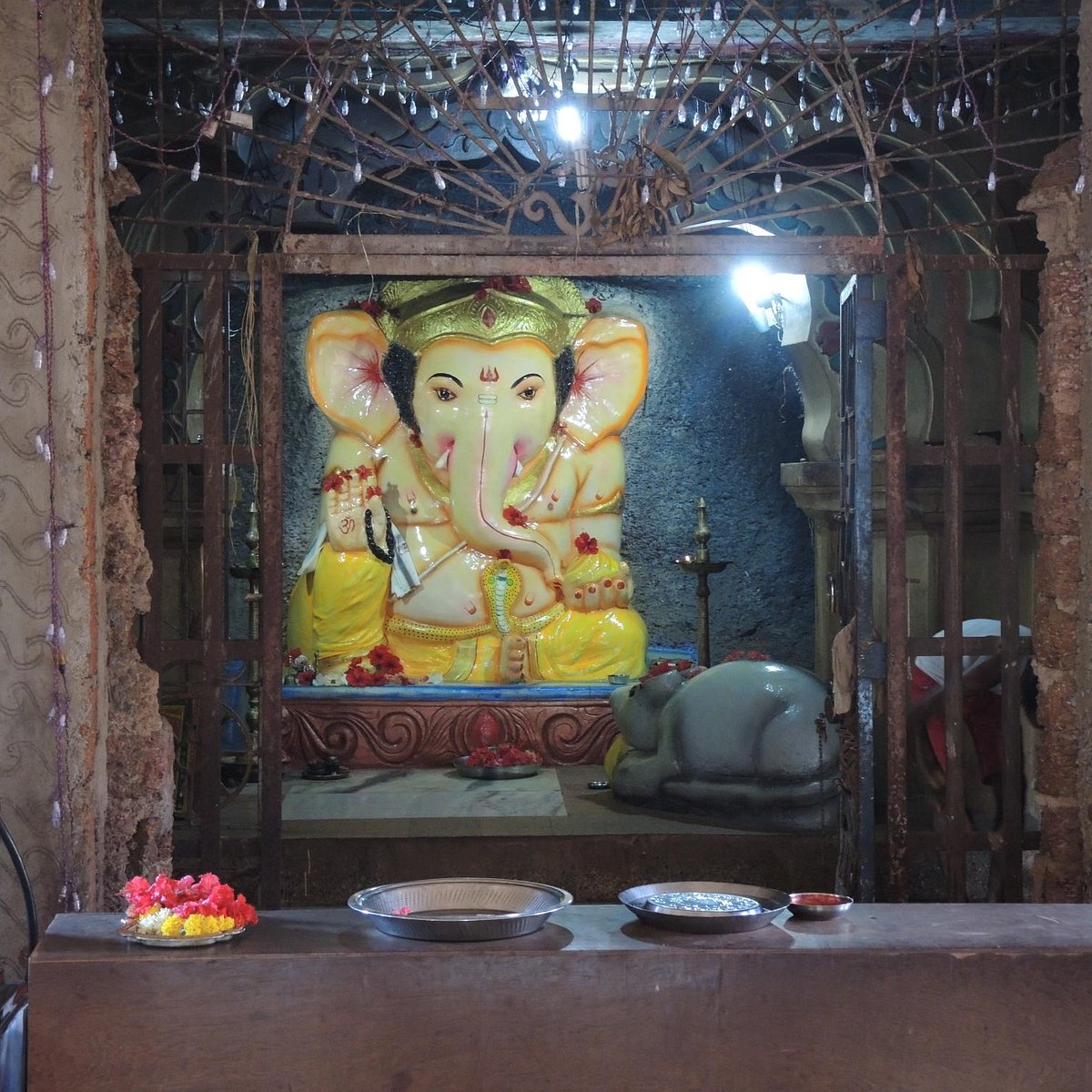 Redi Ganpati Temple, Aronda