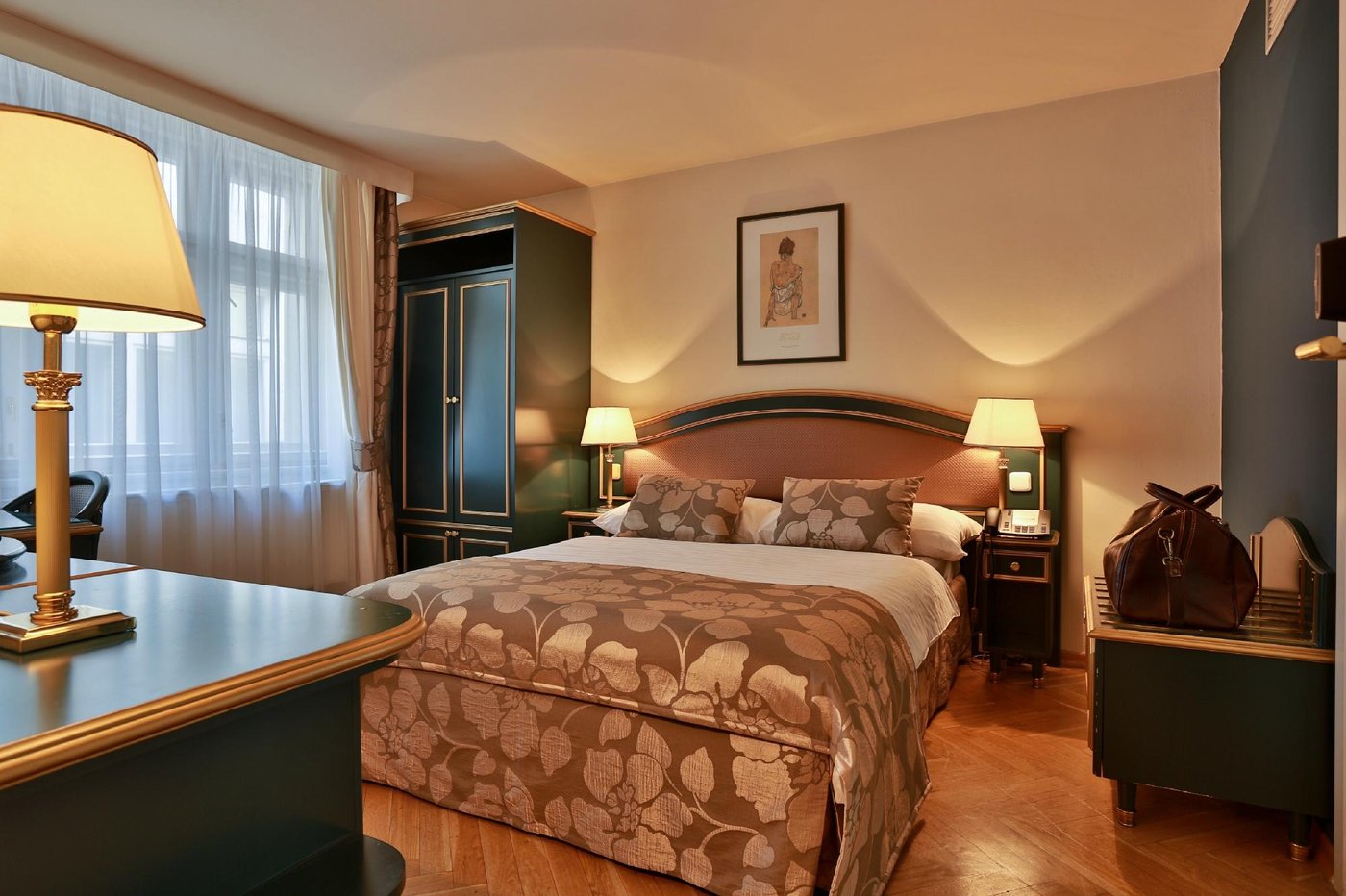 HOTEL ELYSEE Updated 2024 Reviews, Photos & Prices