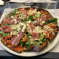 pizza au jambon cru