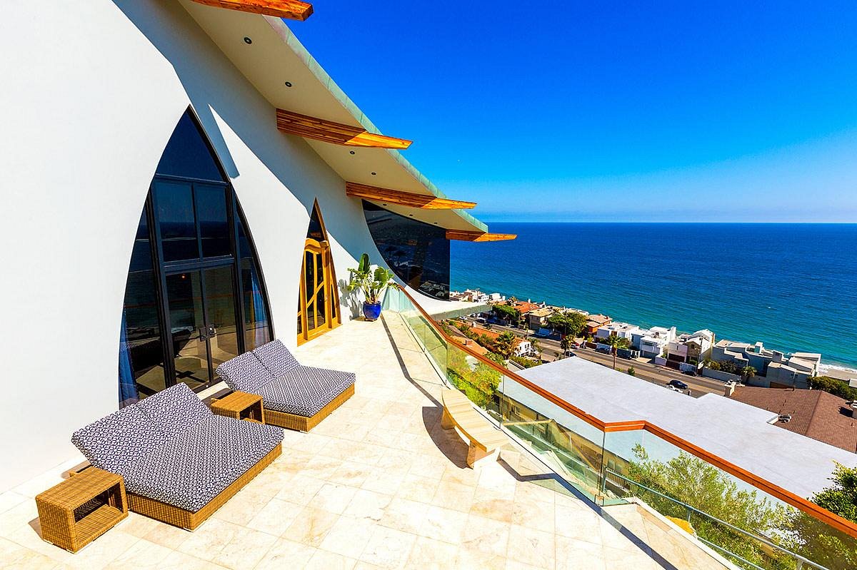 Hotel by Zuma Beach