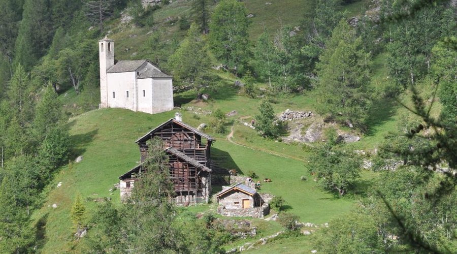 BAITA FANTASTICA NELLA MONTAGNA