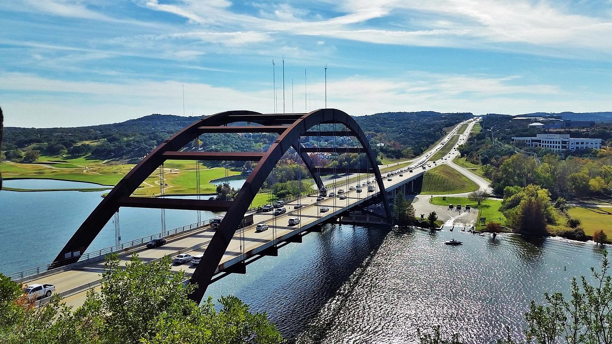 Cầu Pennybacker ở Austin là một trong những công trình kiến trúc đẹp nhất tại Texas. Hàng triệu người đã đến đây để chiêm ngưỡng và chụp lại những bức ảnh đẹp. Hãy xem hình ảnh liên quan để khám phá sự đẹp của cầu Pennybacker!