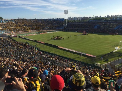 Lengkapan Bola Sepak untuk dijual di Montevideo, Uruguay