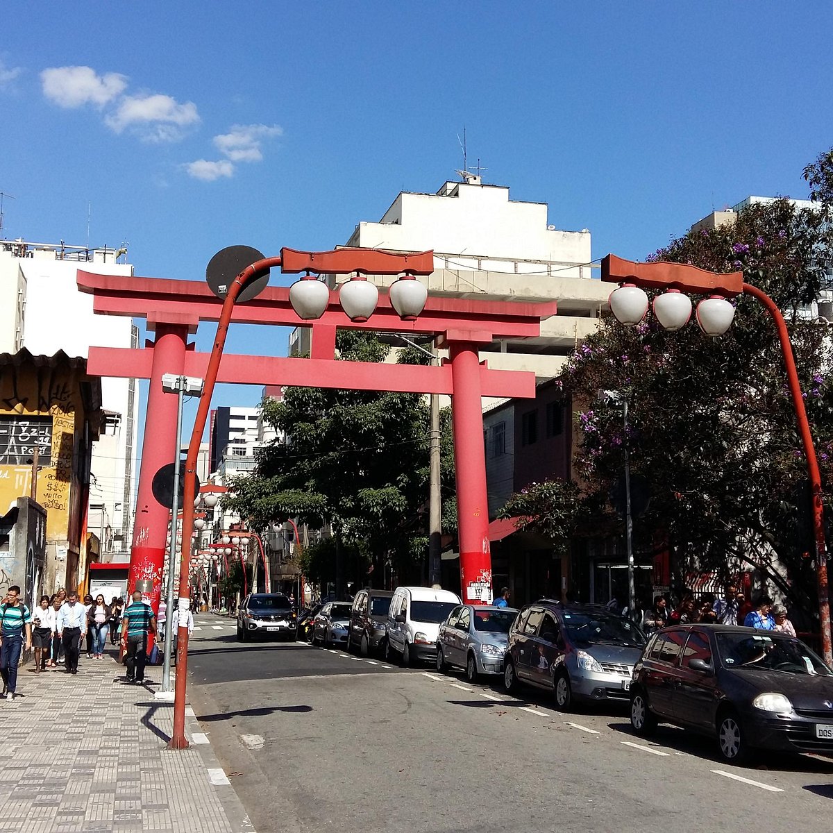 Um roteiro à pé pelo Bairro da Liberdade, em São Paulo. Guia completo de  como ir, o que fazer e o que comer?