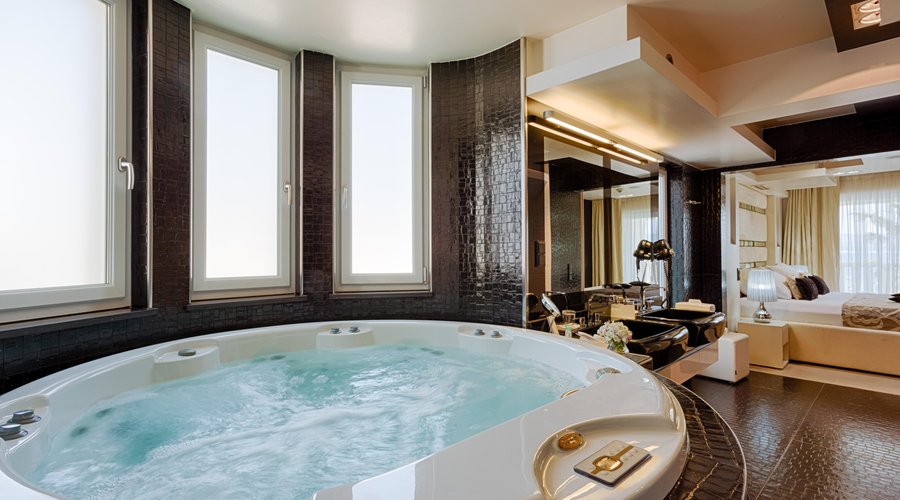 Indoor jacuzzi
