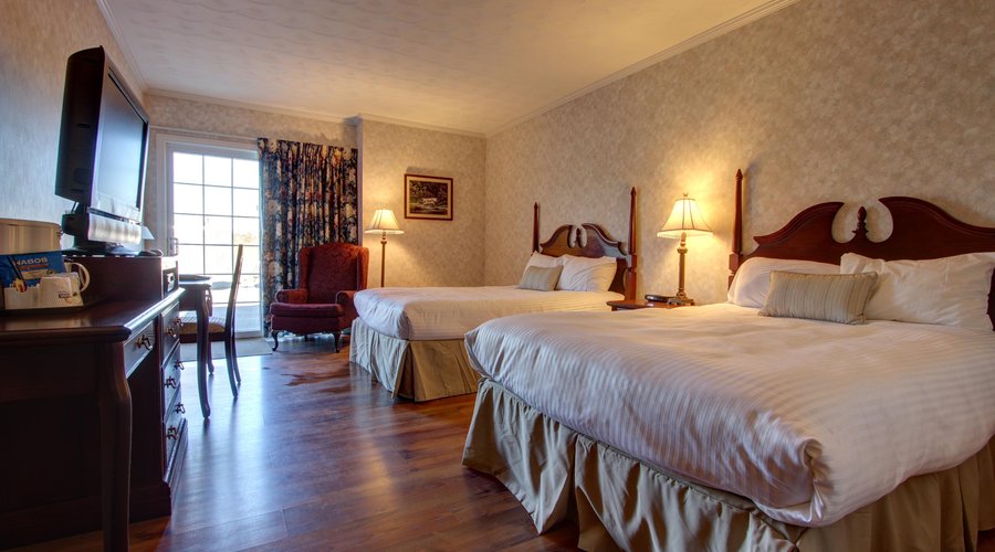 Standard 2 Queen Room