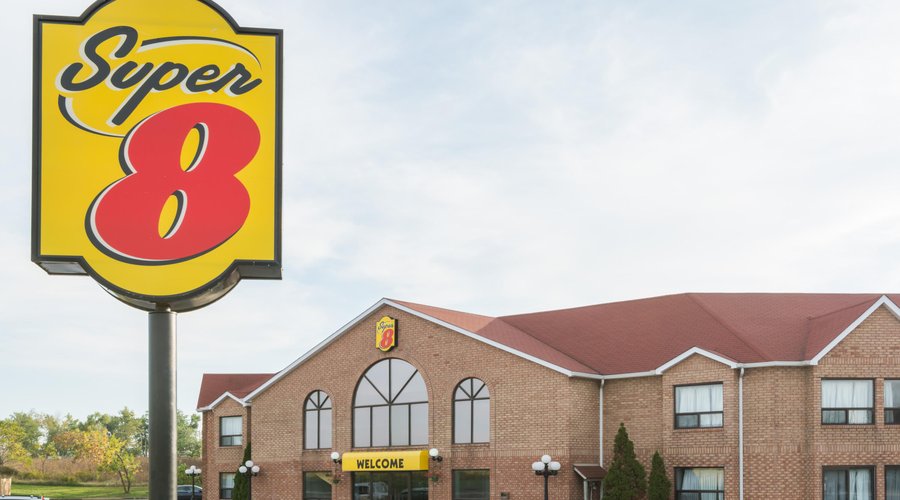 Super 8 Hamilton YHM