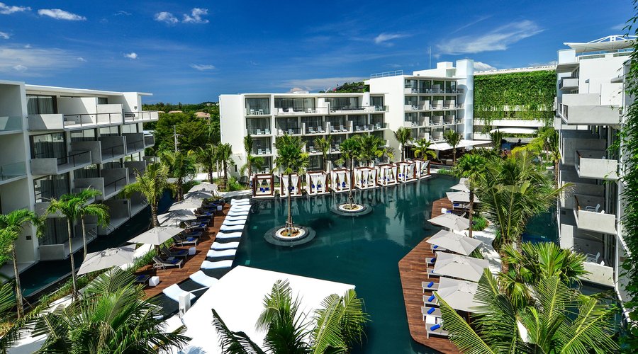 Main Pool & Bar