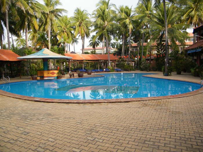 Vinh Suong Seaside Hotel Pool Pictures & Reviews - Tripadvisor