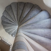 L'escalier à vis de la Maison Gribaldi, dont les premières marches datent du XVIe siècle