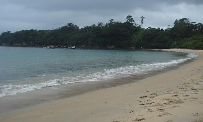 Na praia