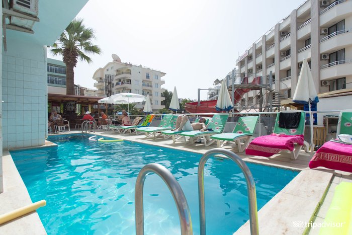 Delta Hotel Pool Pictures & Reviews - Tripadvisor