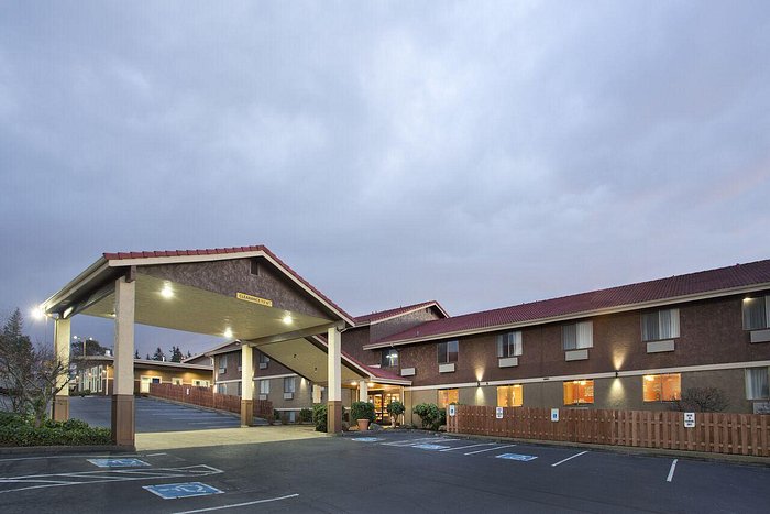 federal way hotels with indoor pool