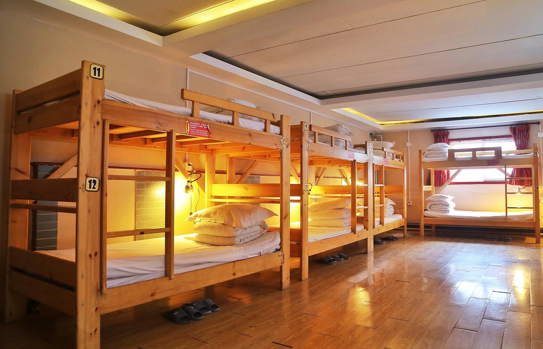 Leo Hostel by null