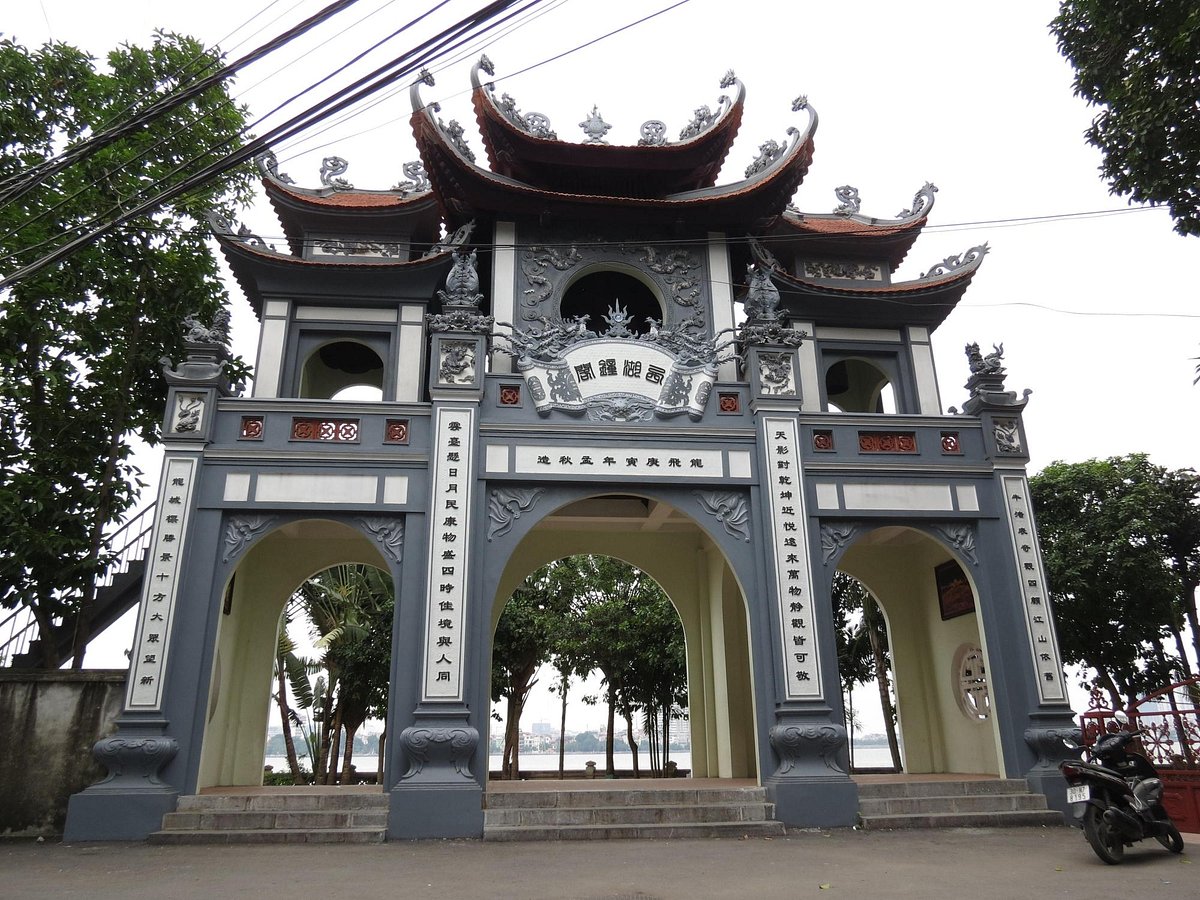 Phu Tay Ho temple