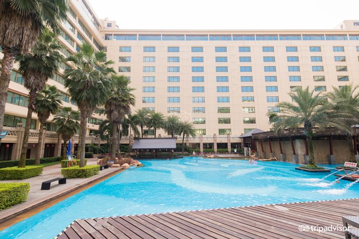 Dongfang Hotel Pool: Pictures & Reviews - Tripadvisor