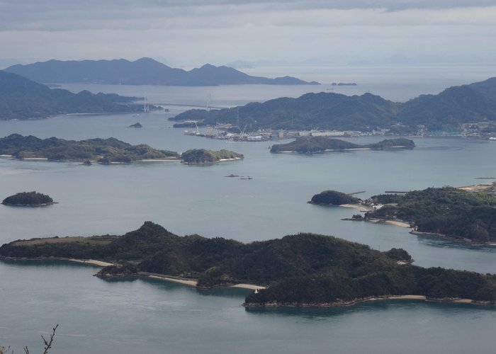 筆影山から約３㎞更に奥に入ったところに竜王山展望台があります。標高は約100ｍ程高くなり視界がさらに開けます。