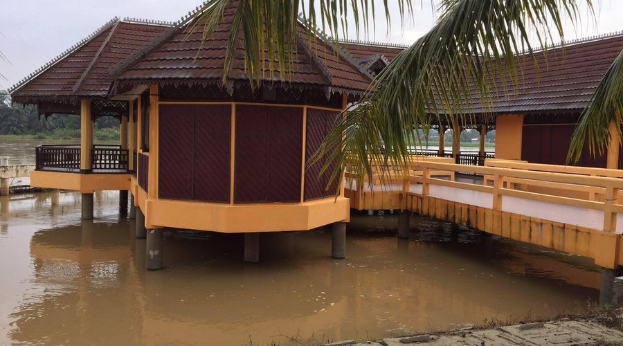 Jetty/fishing structure