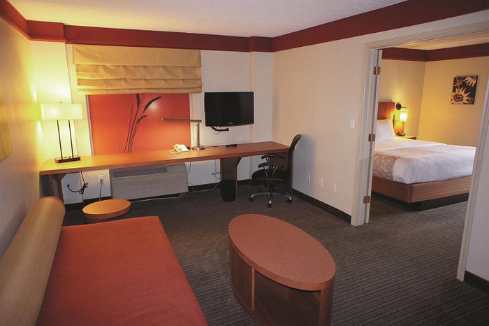 Dorm-room style amenities with a microwave built in spotlight - Picture of  La Quinta Inn & Suites by Wyndham Charlotte Airport North - Tripadvisor